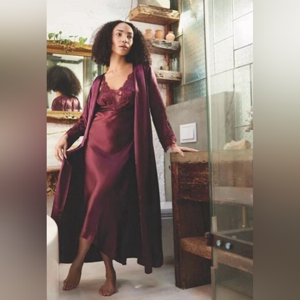 Flora Nikrooz Bordeaux Venice Satin Robe Set Size L